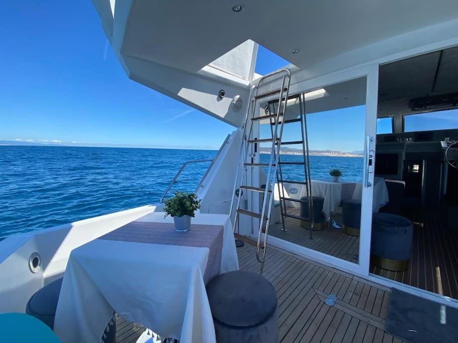 Barco Muy Romantico Con Parking! Сан-Адриан-де-Бесос Экстерьер фото