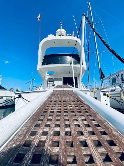 Barco Muy Romantico Con Parking! Сан-Адриан-де-Бесос Экстерьер фото