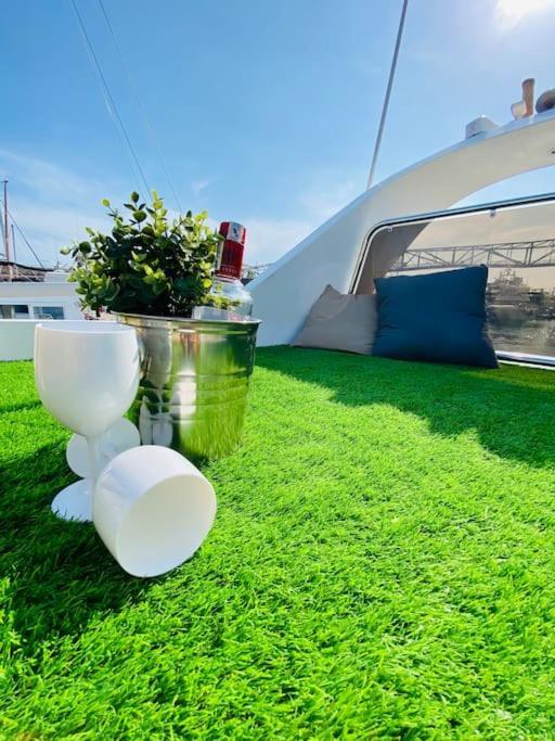 Barco Muy Romantico Con Parking! Сан-Адриан-де-Бесос Экстерьер фото