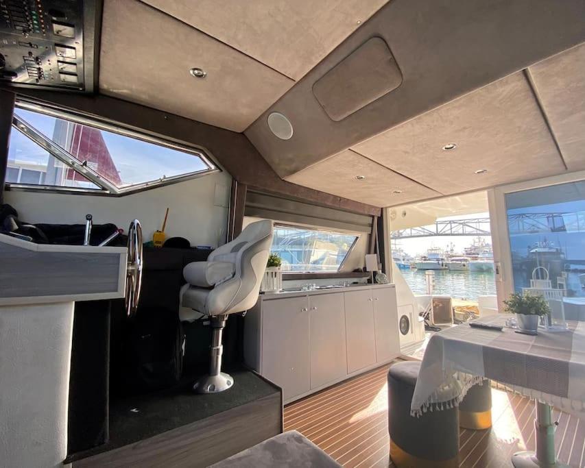 Barco Muy Romantico Con Parking! Сан-Адриан-де-Бесос Экстерьер фото