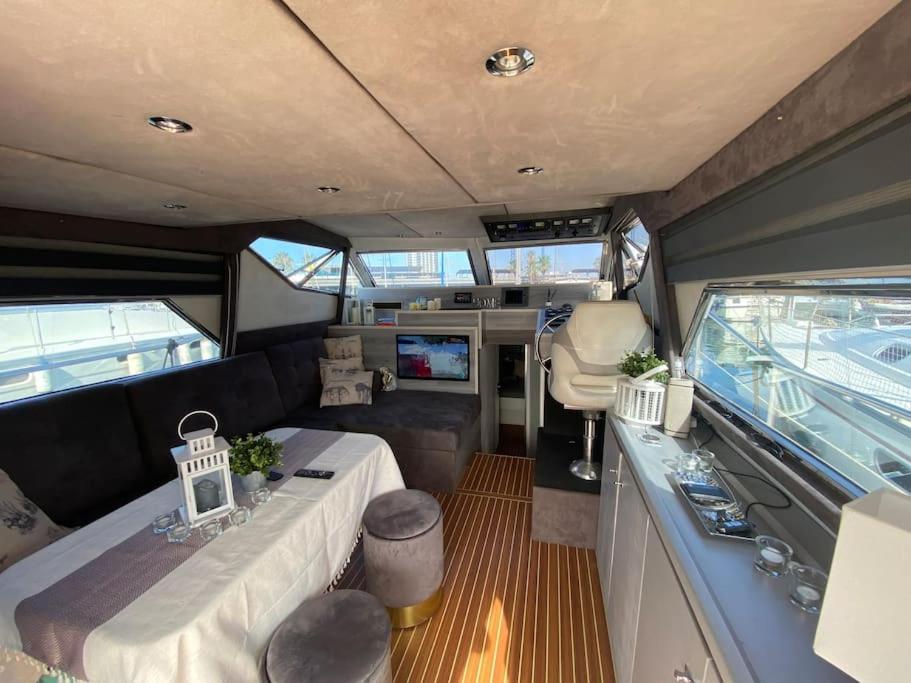 Barco Muy Romantico Con Parking! Сан-Адриан-де-Бесос Экстерьер фото